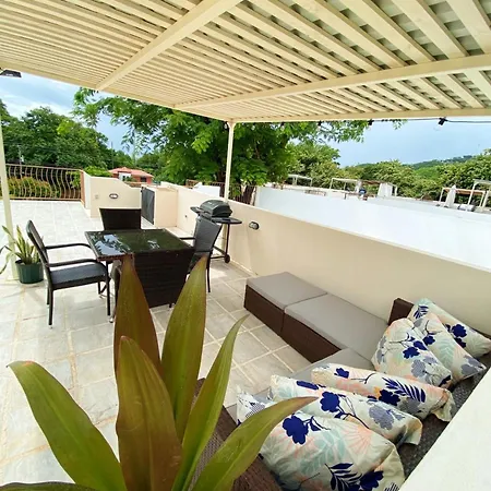 Charming Condo With A Rooftop, Across Beach