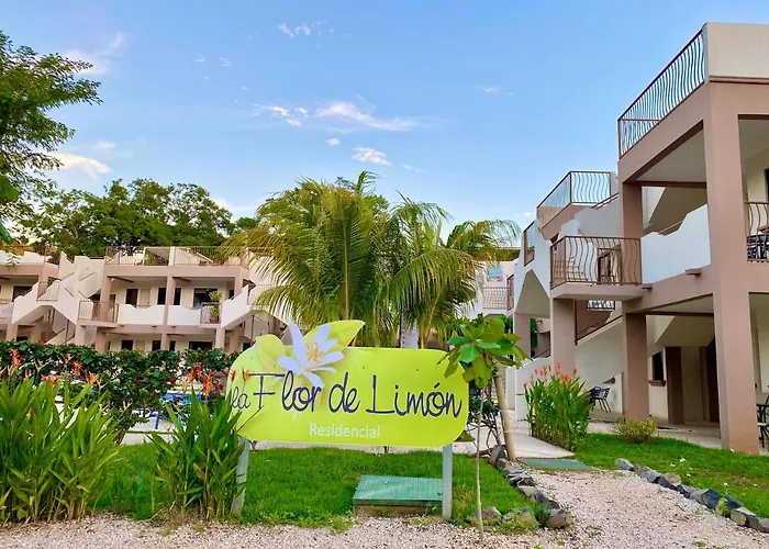 Charming With A Rooftop, Across Сasa de vacaciones