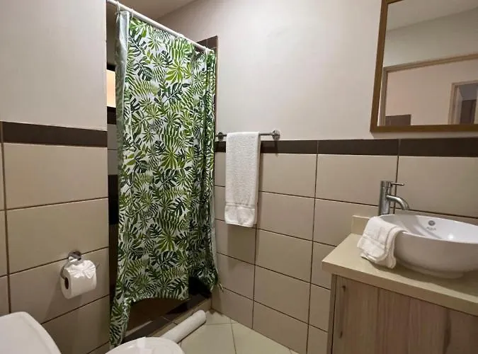 Charming With A Rooftop, Across Сasa de vacaciones
