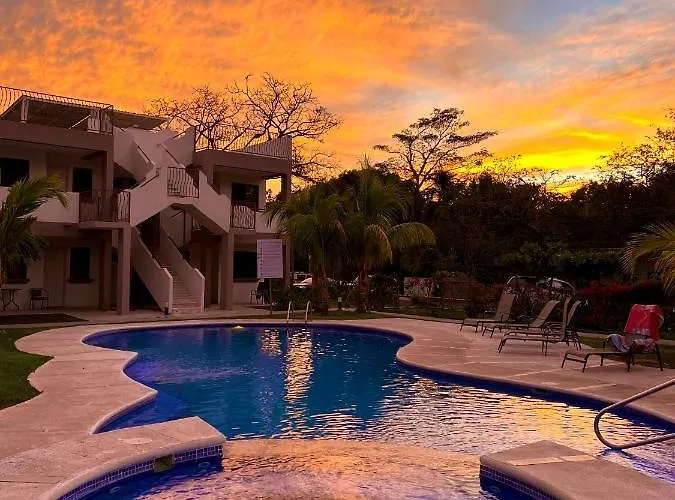 Charming With A Rooftop, Across Сasa de vacaciones *