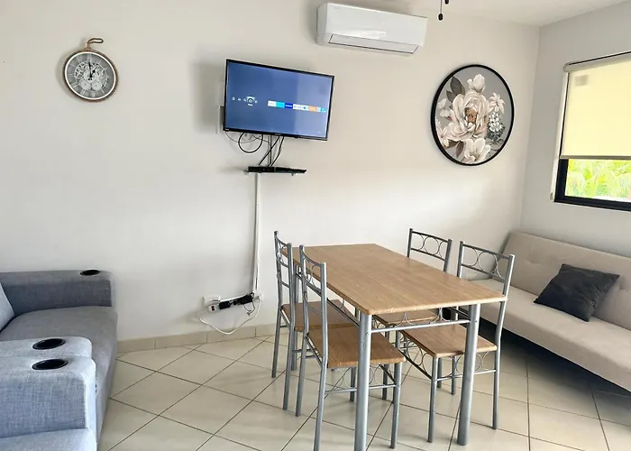 Charming With A Rooftop, Across Сasa de vacaciones Coco
