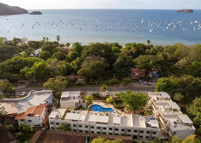 Charming With A Rooftop, Across Сasa de vacaciones *