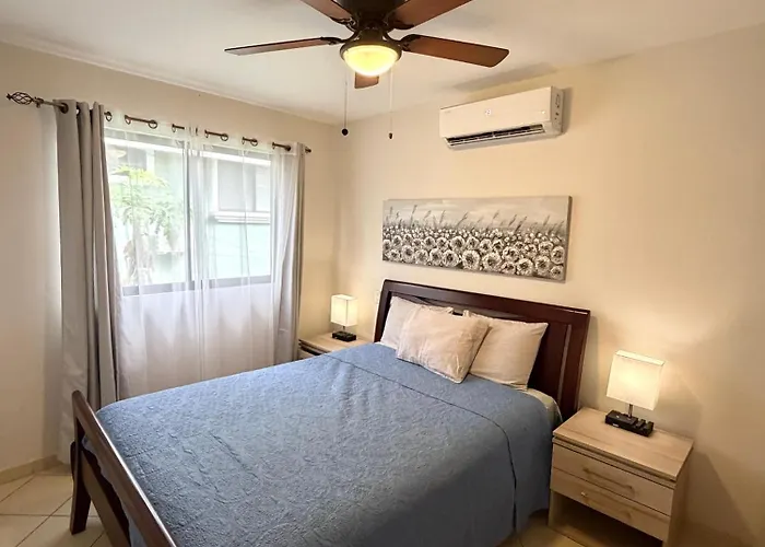 Сasa de vacaciones Charming With A Rooftop, Across *
