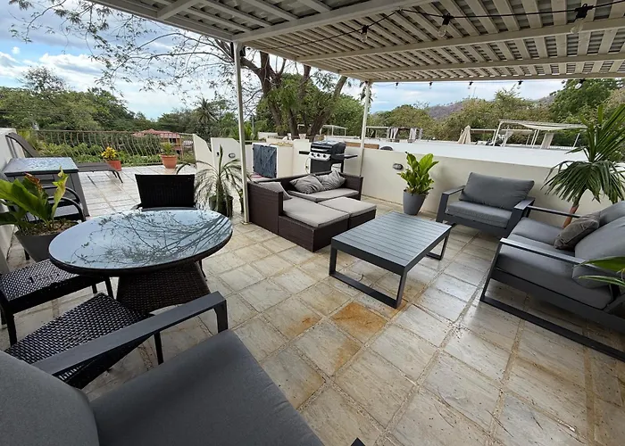 Charming With A Rooftop, Across Сasa de vacaciones *