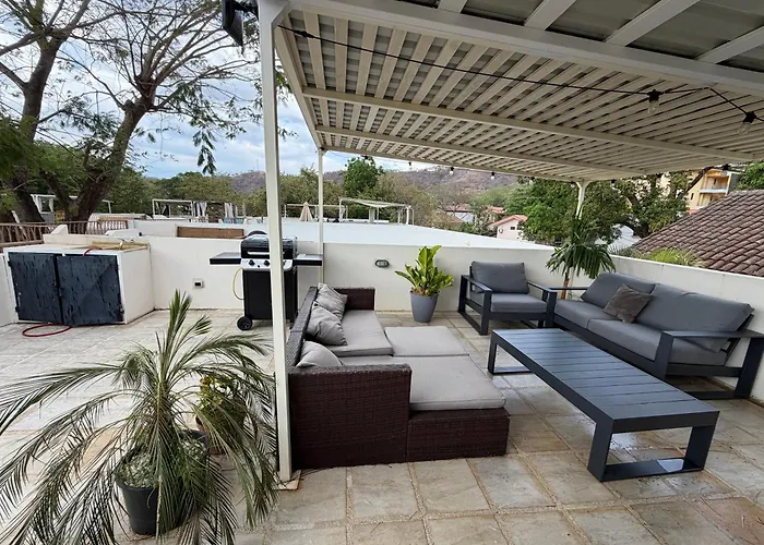 Сasa de vacaciones Charming With A Rooftop, Across *